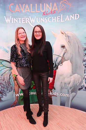 Barbara Osthoff und Jennifer Roscher @ Premiere der Pferdeshow &bdquo;Cavalluna Kids  WinterW&uuml;nscheLand&ldquo; am 21. Dezember 2024 (&copy;Fotos: Martin Schmitz) 
